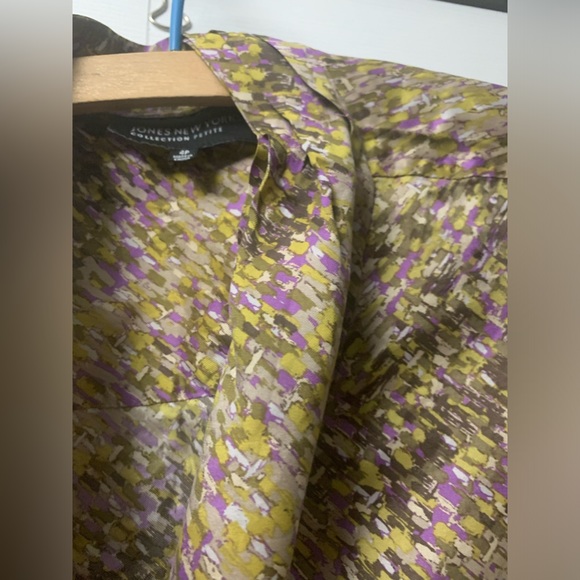 Jones New York Blouse in Small - Picture 2 of 4